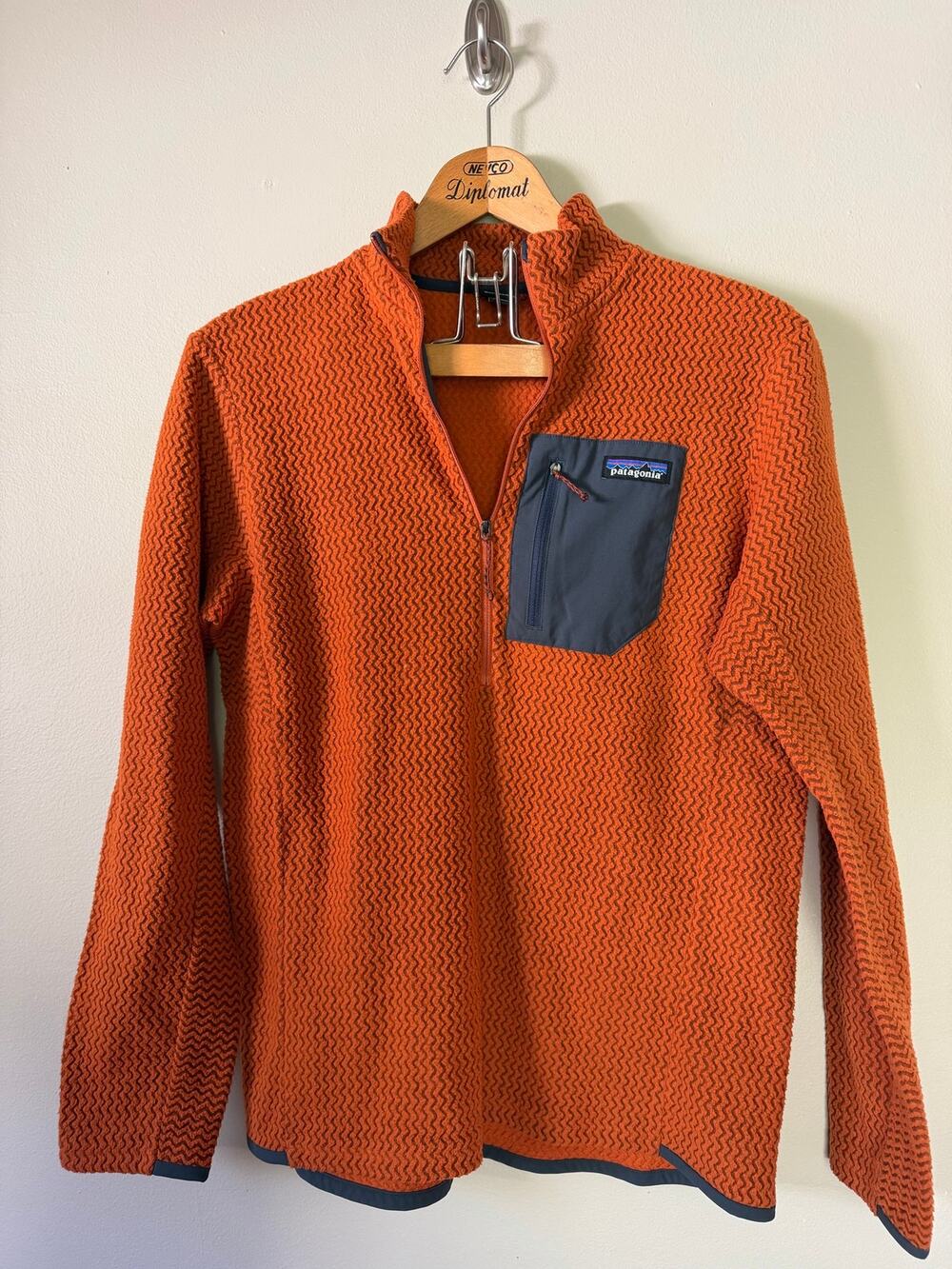 Patagonia Men's R1 Air Zip Neck Size M Rust